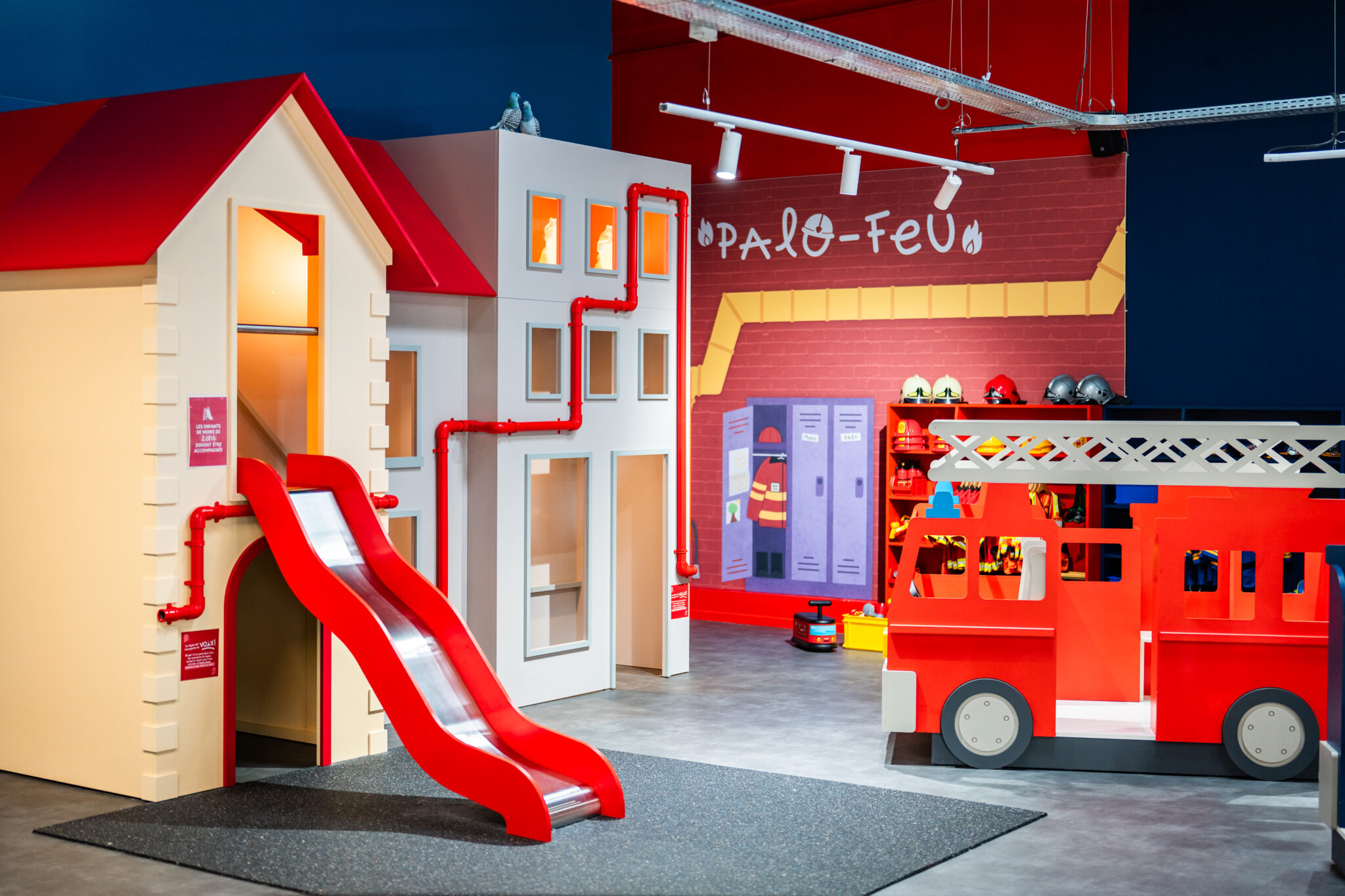 Vue d'ensemble d'une mini-ville Palomano avec univers thématiques