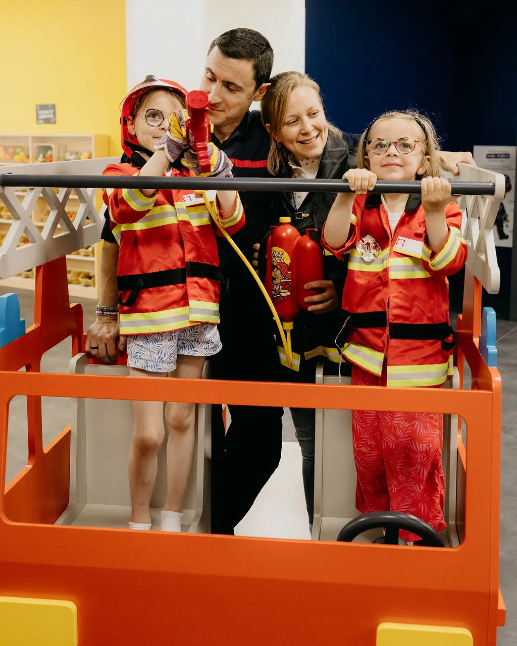 Enfants jouant dans la mini-ville immersive de Palomano Caen.